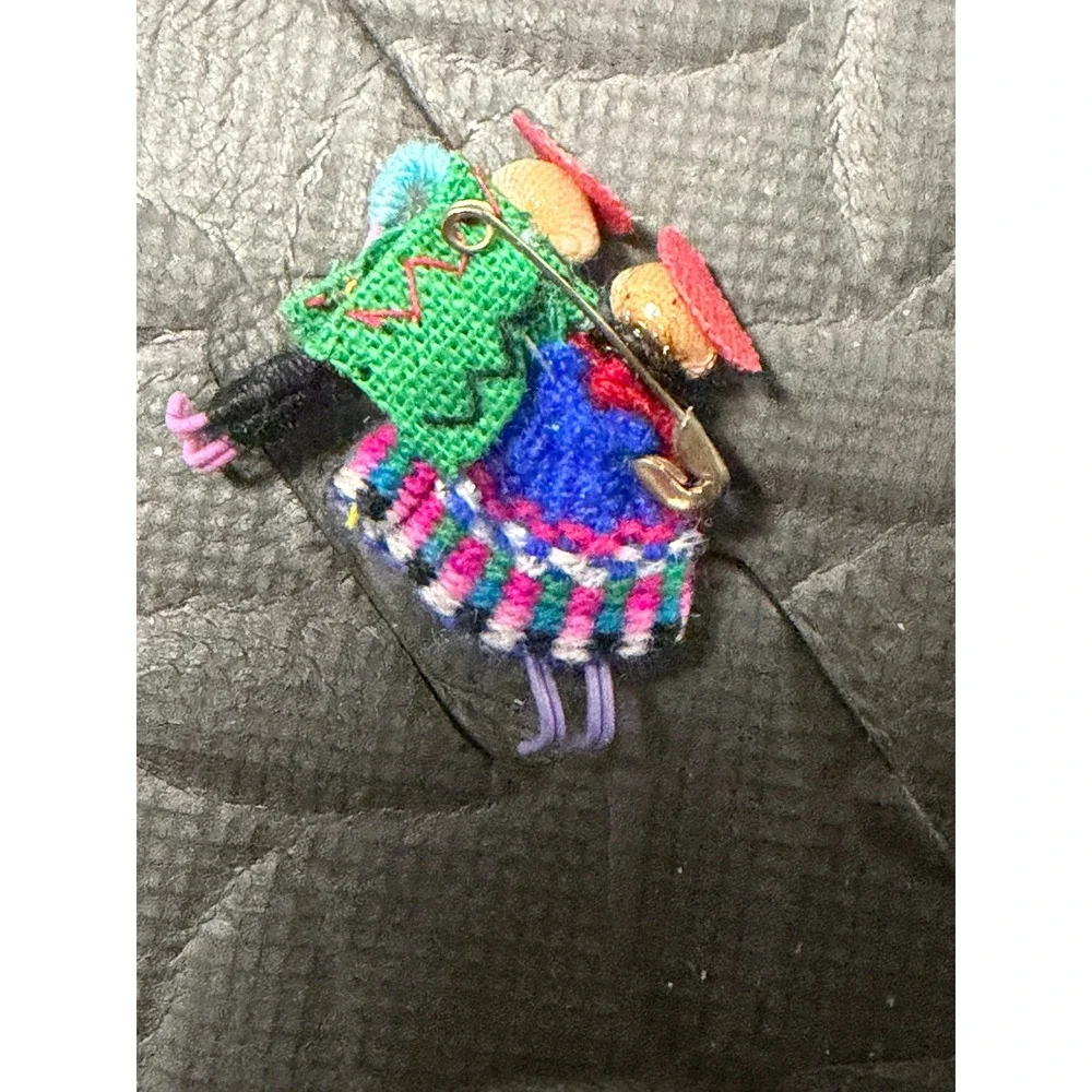 Worry Doll Pin Brooch Pin Guatemalan Folk Art Jewelry Vintage Dancing Couple